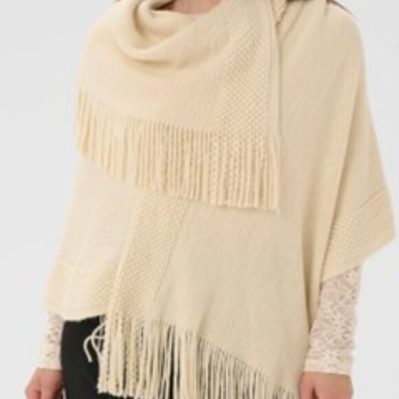 NWT Cream Knit Fringe Poncho one size - Picture 10 of 14